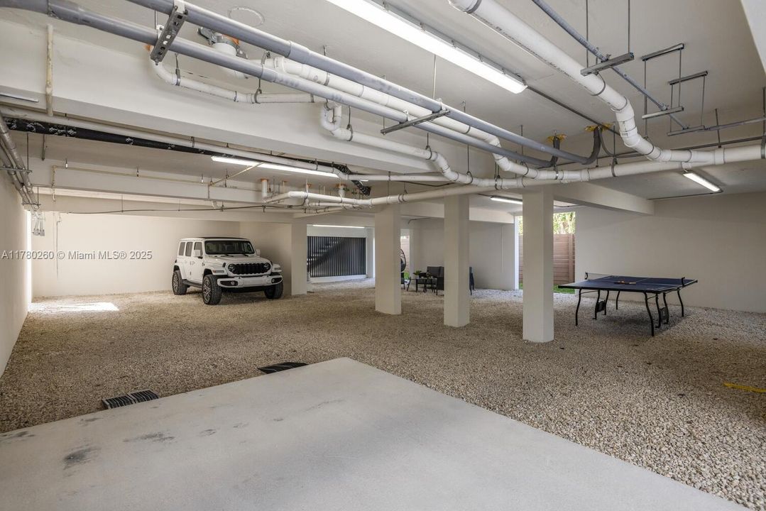 Vendido Recientemente: $4,250,000 (4 camas, 4 baños, 3774 Pies cuadrados)