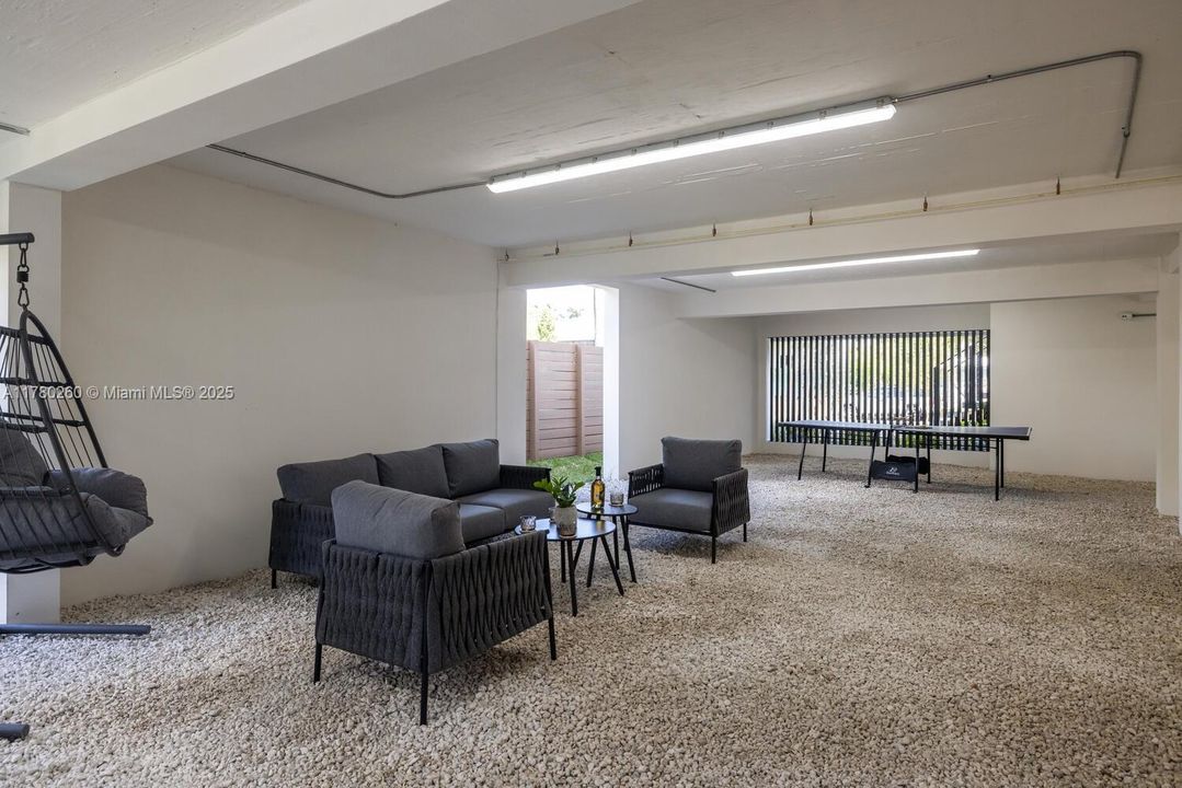 Vendido Recientemente: $4,250,000 (4 camas, 4 baños, 3774 Pies cuadrados)