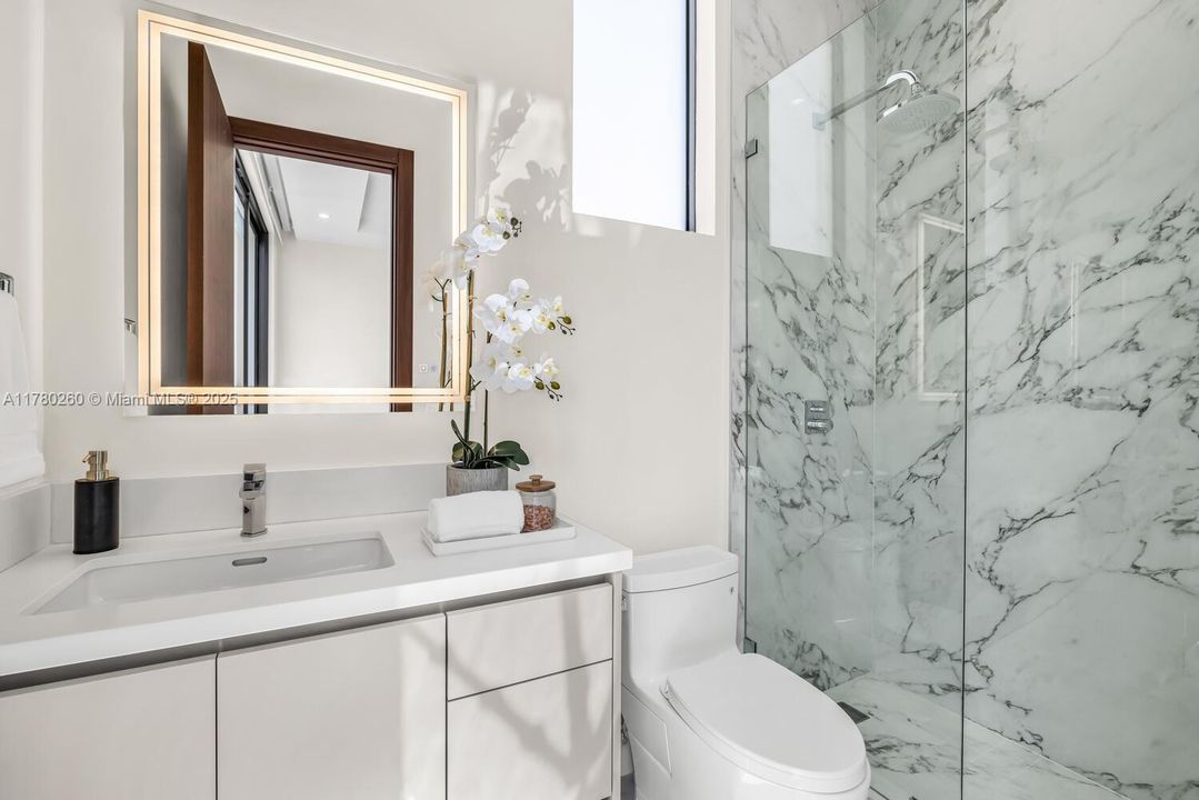 Vendido Recientemente: $4,250,000 (4 camas, 4 baños, 3774 Pies cuadrados)