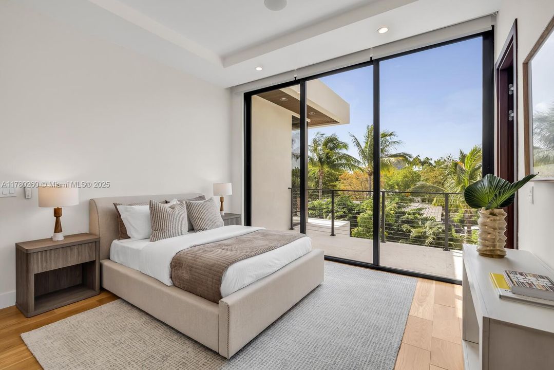 Vendido Recientemente: $4,250,000 (4 camas, 4 baños, 3774 Pies cuadrados)