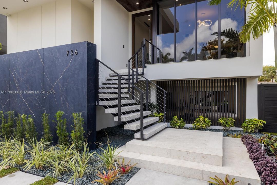 Vendido Recientemente: $4,250,000 (4 camas, 4 baños, 3774 Pies cuadrados)