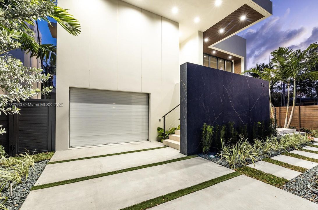 Vendido Recientemente: $4,250,000 (4 camas, 4 baños, 3774 Pies cuadrados)