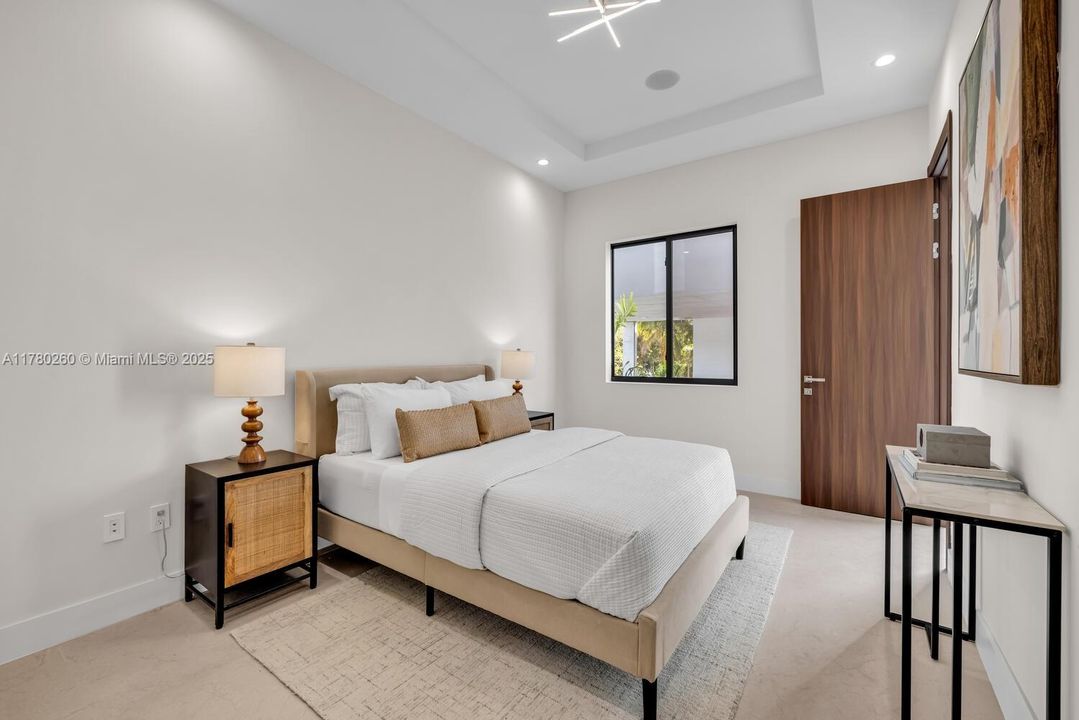 Vendido Recientemente: $4,250,000 (4 camas, 4 baños, 3774 Pies cuadrados)