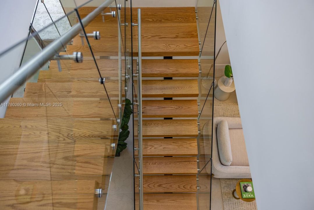 Vendido Recientemente: $4,250,000 (4 camas, 4 baños, 3774 Pies cuadrados)