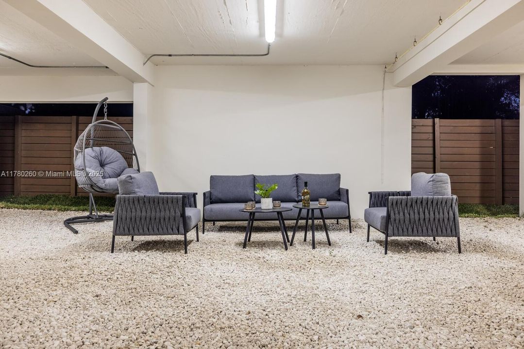 Vendido Recientemente: $4,250,000 (4 camas, 4 baños, 3774 Pies cuadrados)