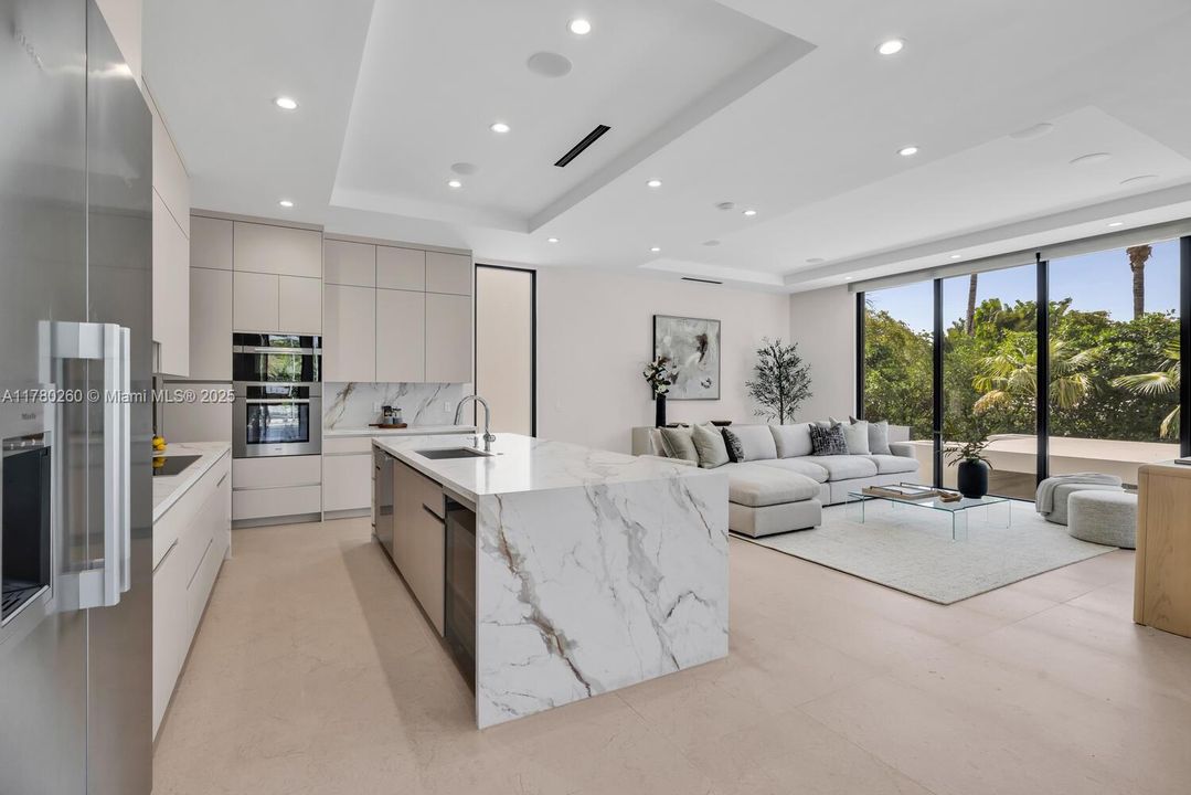 Vendido Recientemente: $4,250,000 (4 camas, 4 baños, 3774 Pies cuadrados)