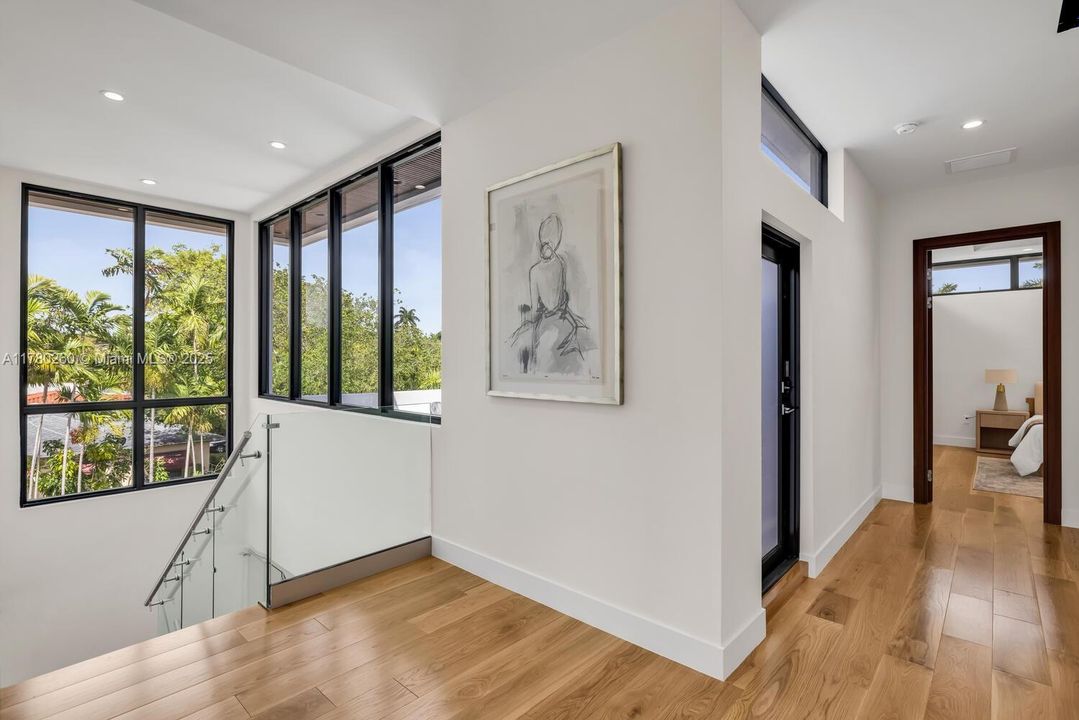 Vendido Recientemente: $4,250,000 (4 camas, 4 baños, 3774 Pies cuadrados)