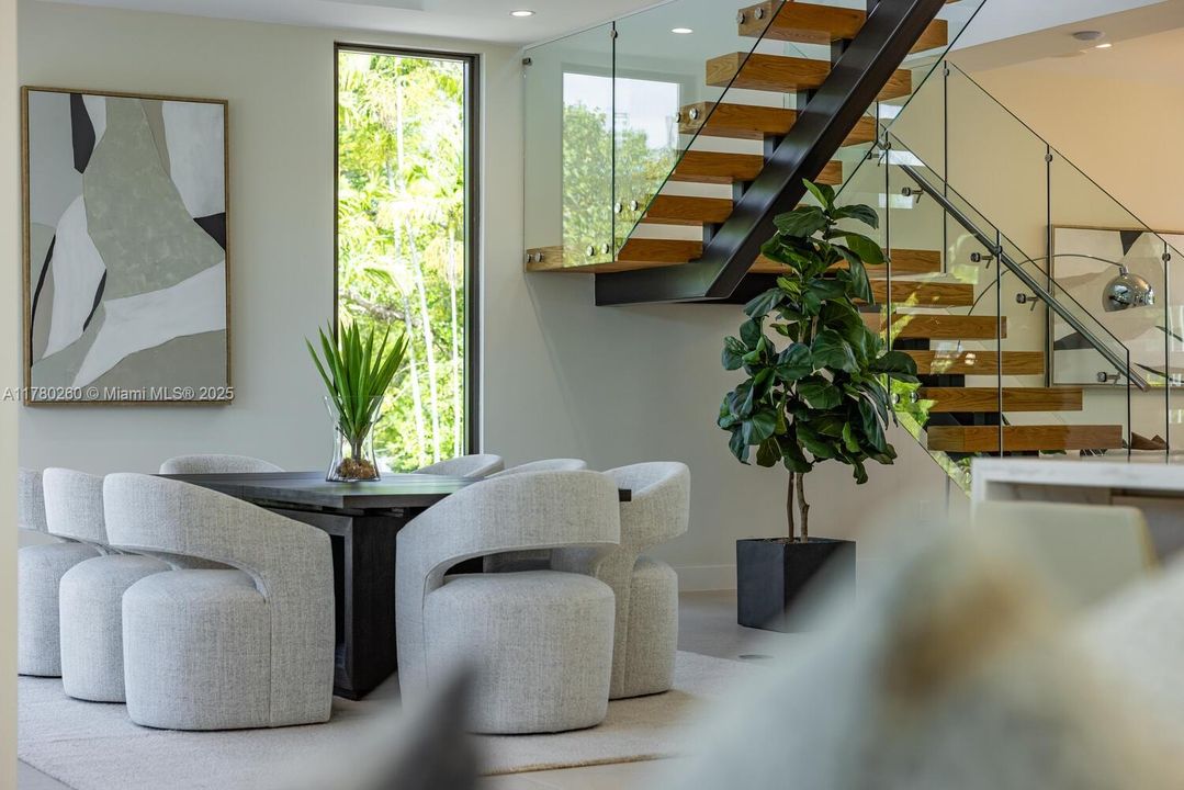 Vendido Recientemente: $4,250,000 (4 camas, 4 baños, 3774 Pies cuadrados)