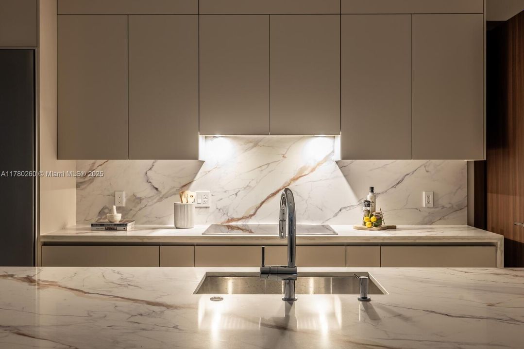 Vendido Recientemente: $4,250,000 (4 camas, 4 baños, 3774 Pies cuadrados)