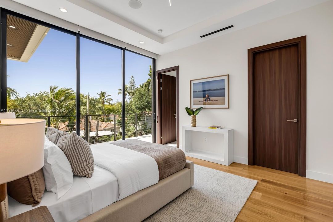 Vendido Recientemente: $4,250,000 (4 camas, 4 baños, 3774 Pies cuadrados)