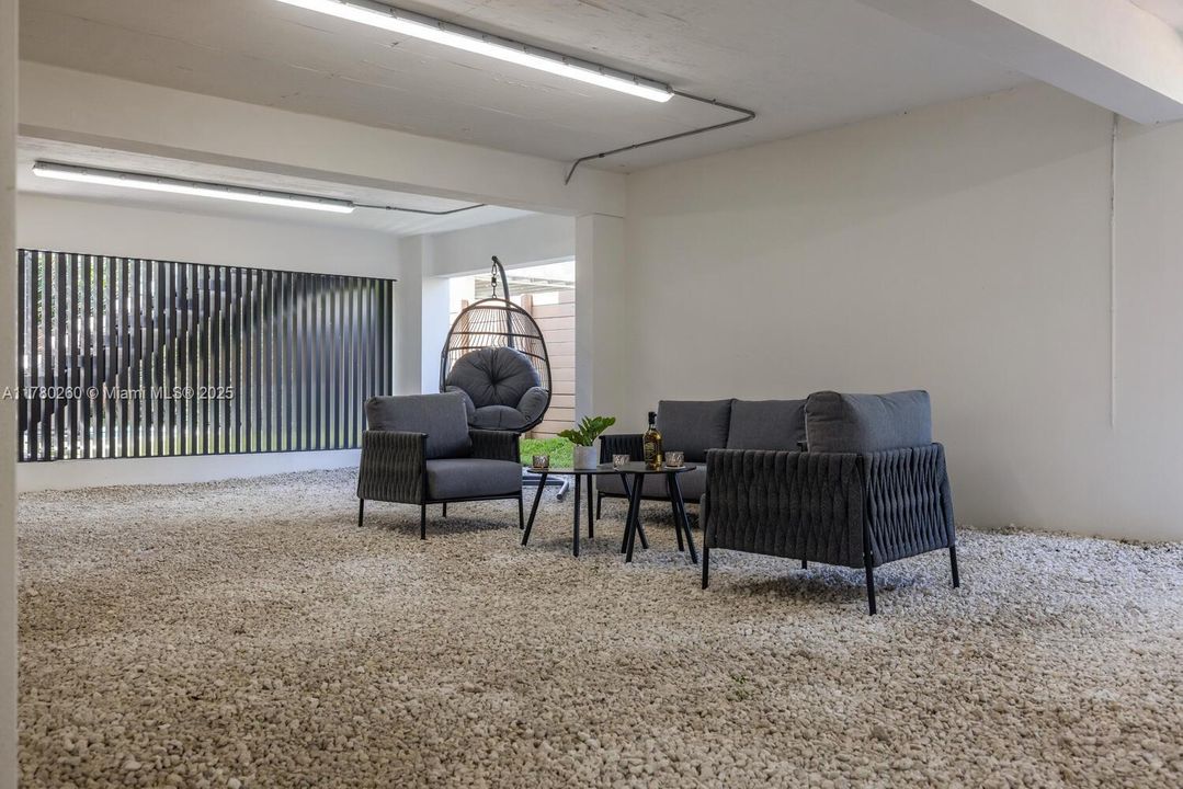 Vendido Recientemente: $4,250,000 (4 camas, 4 baños, 3774 Pies cuadrados)