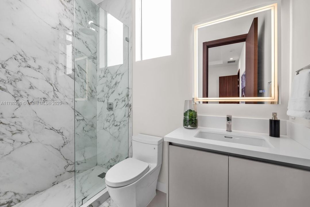 Vendido Recientemente: $4,250,000 (4 camas, 4 baños, 3774 Pies cuadrados)