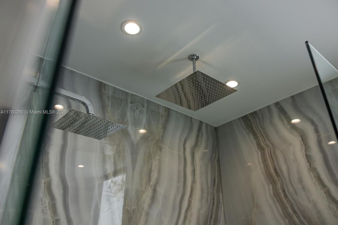 Vendido Recientemente: $4,250,000 (4 camas, 4 baños, 3774 Pies cuadrados)