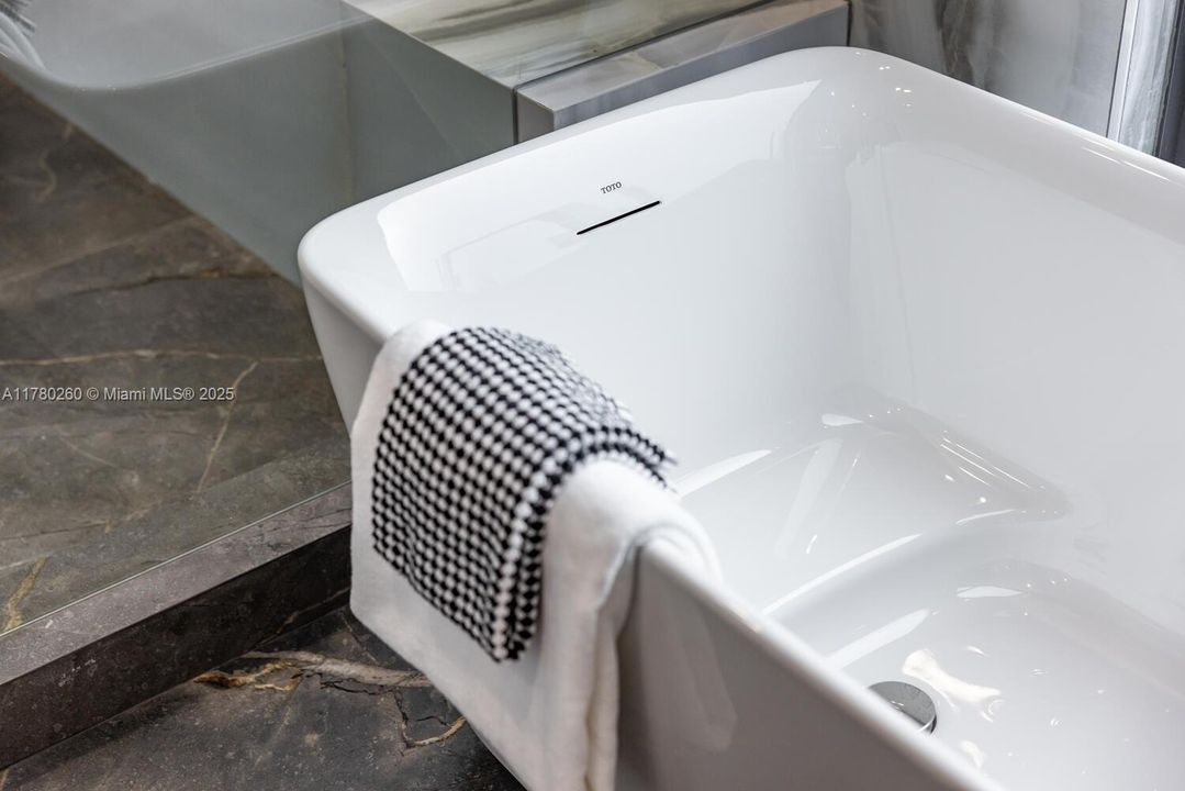 Vendido Recientemente: $4,250,000 (4 camas, 4 baños, 3774 Pies cuadrados)