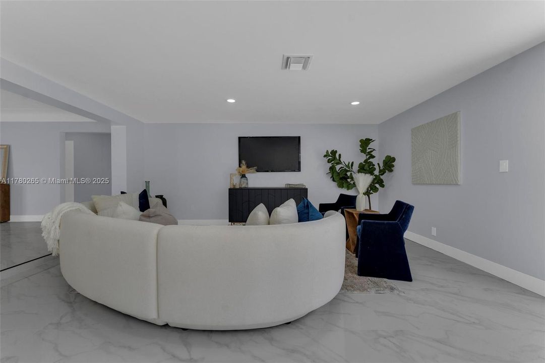 Recently Sold: $1,295,000 (4 beds, 3 baths, 2795 Square Feet)