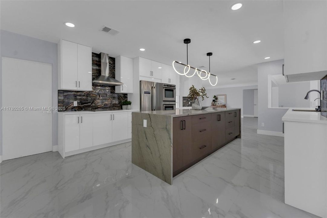 Recently Sold: $1,295,000 (4 beds, 3 baths, 2795 Square Feet)