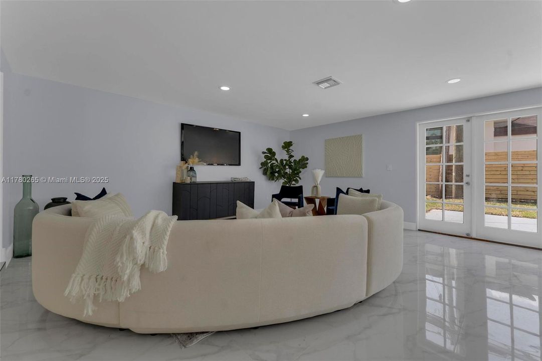 Recently Sold: $1,295,000 (4 beds, 3 baths, 2795 Square Feet)