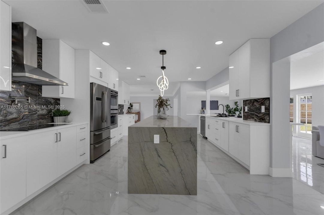 Recently Sold: $1,295,000 (4 beds, 3 baths, 2795 Square Feet)