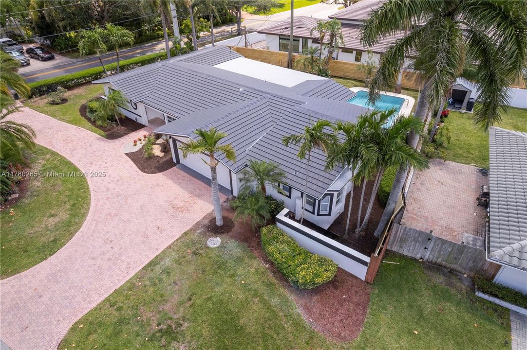 Recently Sold: $1,295,000 (4 beds, 3 baths, 2795 Square Feet)