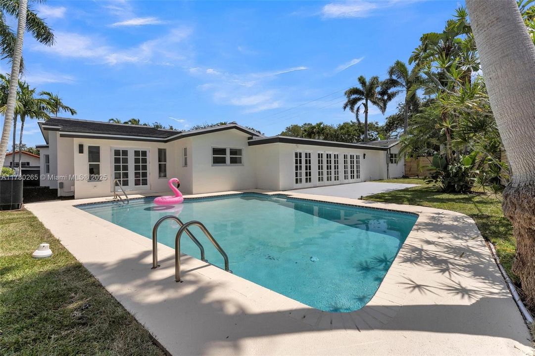 Recently Sold: $1,295,000 (4 beds, 3 baths, 2795 Square Feet)