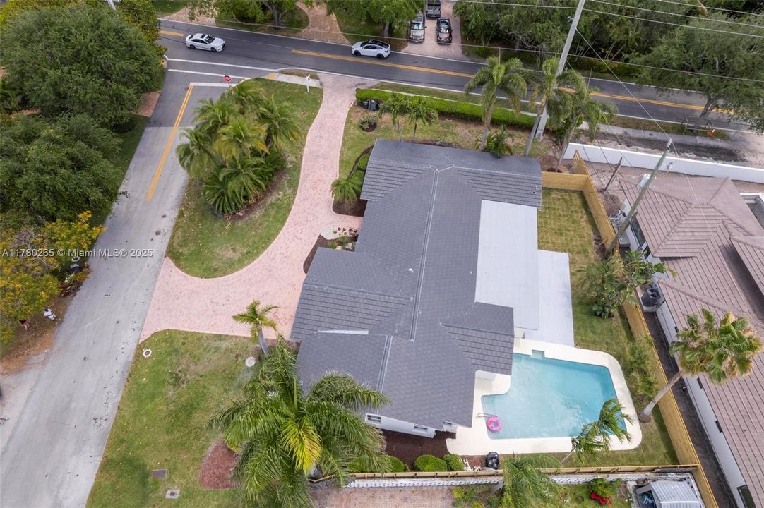 Recently Sold: $1,295,000 (4 beds, 3 baths, 2795 Square Feet)