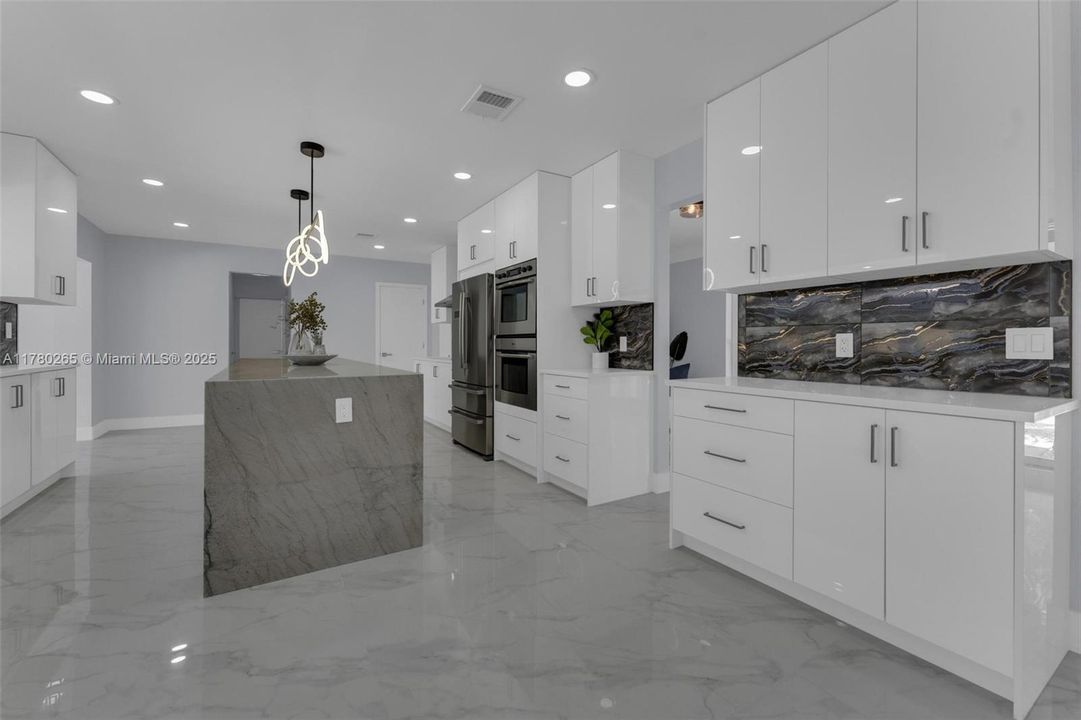 Recently Sold: $1,295,000 (4 beds, 3 baths, 2795 Square Feet)