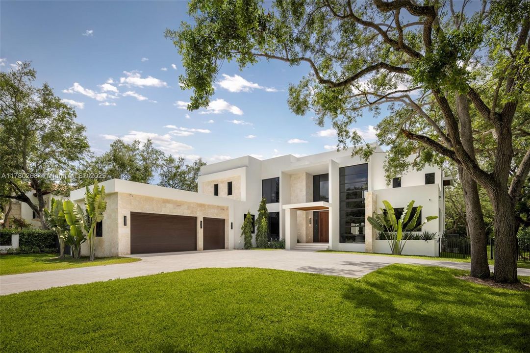 最近售出: $10,995,000 (7 贝兹, 8 浴室, 9357 平方英尺)