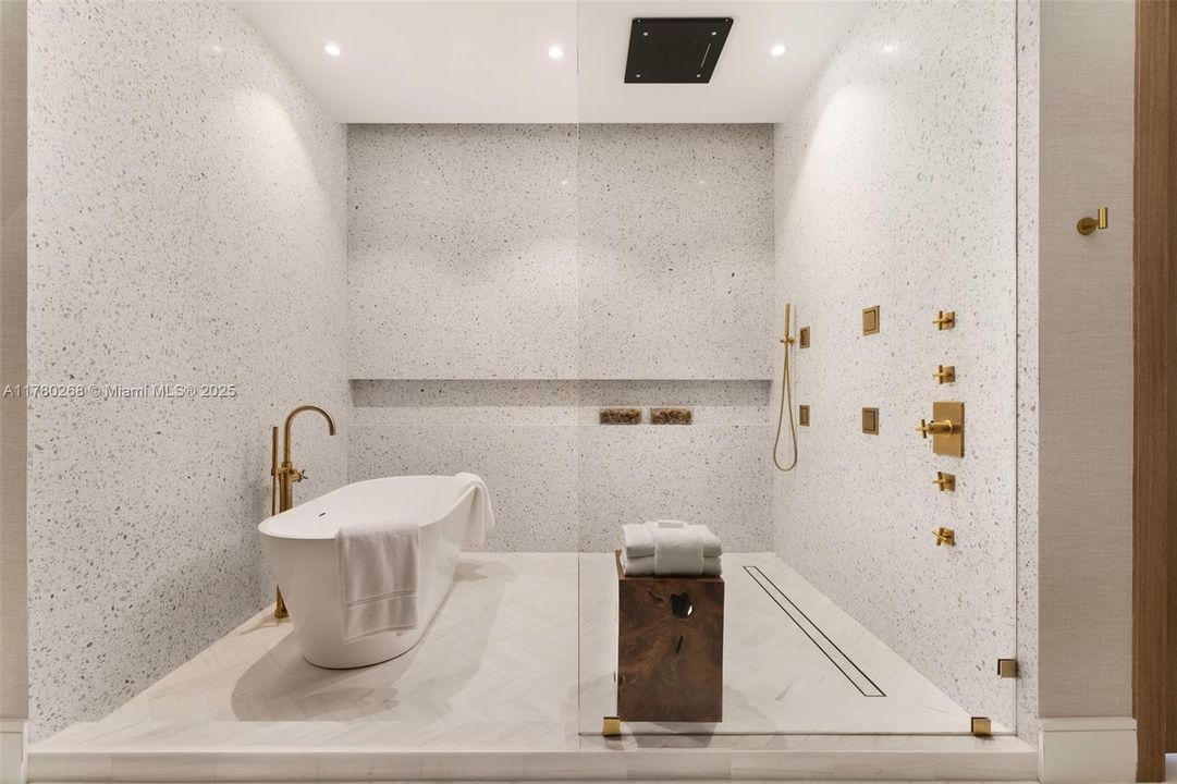 最近售出: $10,995,000 (7 贝兹, 8 浴室, 9357 平方英尺)