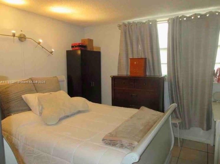 For Sale: $270,000 (2 beds, 1 baths, 760 Square Feet)