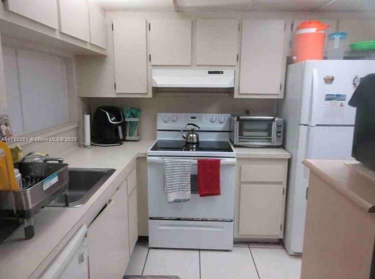 For Sale: $270,000 (2 beds, 1 baths, 760 Square Feet)