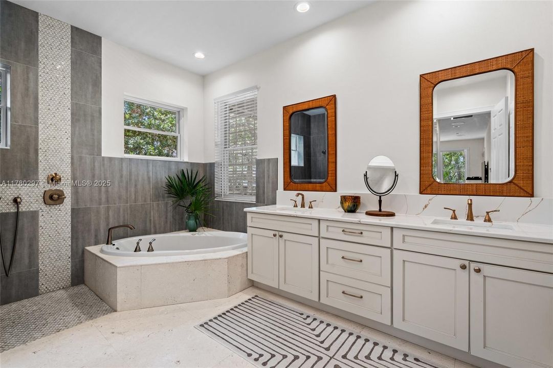 Недавно продано: $2,250,000 (5 спален, 4 ванн, 4000 Квадратных фут)