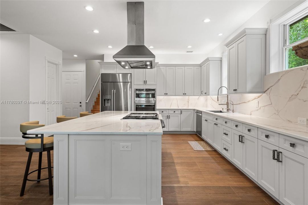 Недавно продано: $2,250,000 (5 спален, 4 ванн, 4000 Квадратных фут)