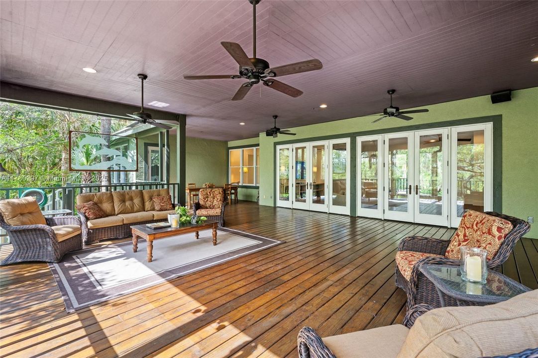 Недавно продано: $2,250,000 (5 спален, 4 ванн, 4000 Квадратных фут)