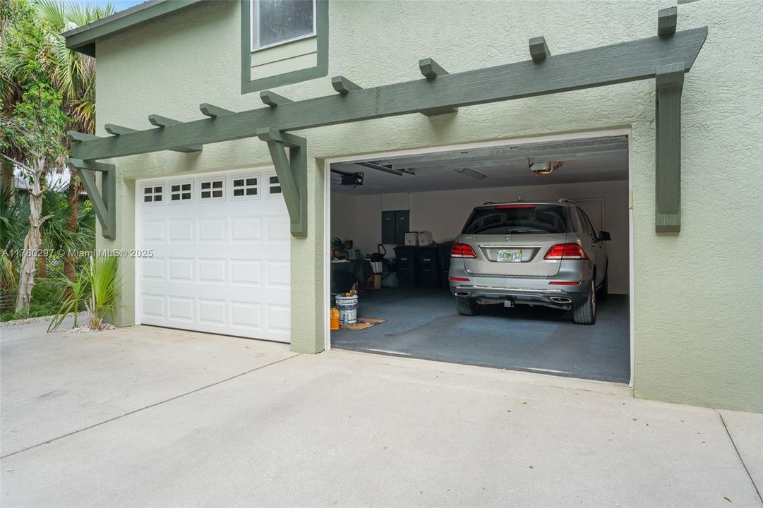 Недавно продано: $2,250,000 (5 спален, 4 ванн, 4000 Квадратных фут)