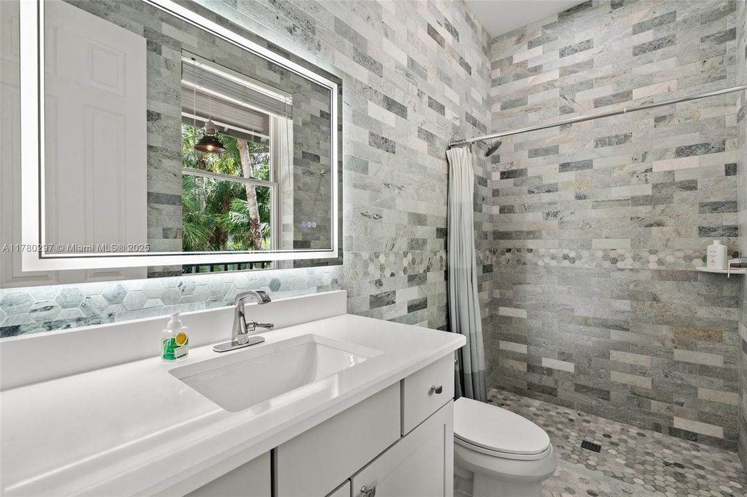 Недавно продано: $2,250,000 (5 спален, 4 ванн, 4000 Квадратных фут)