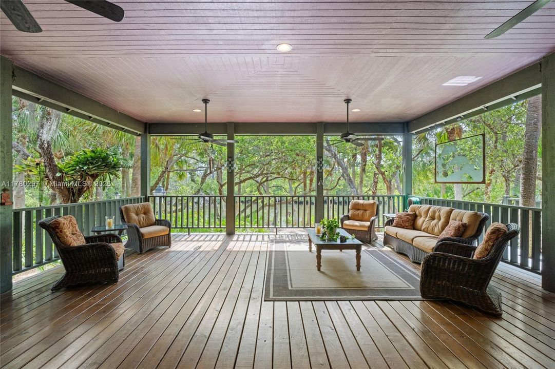 Недавно продано: $2,250,000 (5 спален, 4 ванн, 4000 Квадратных фут)