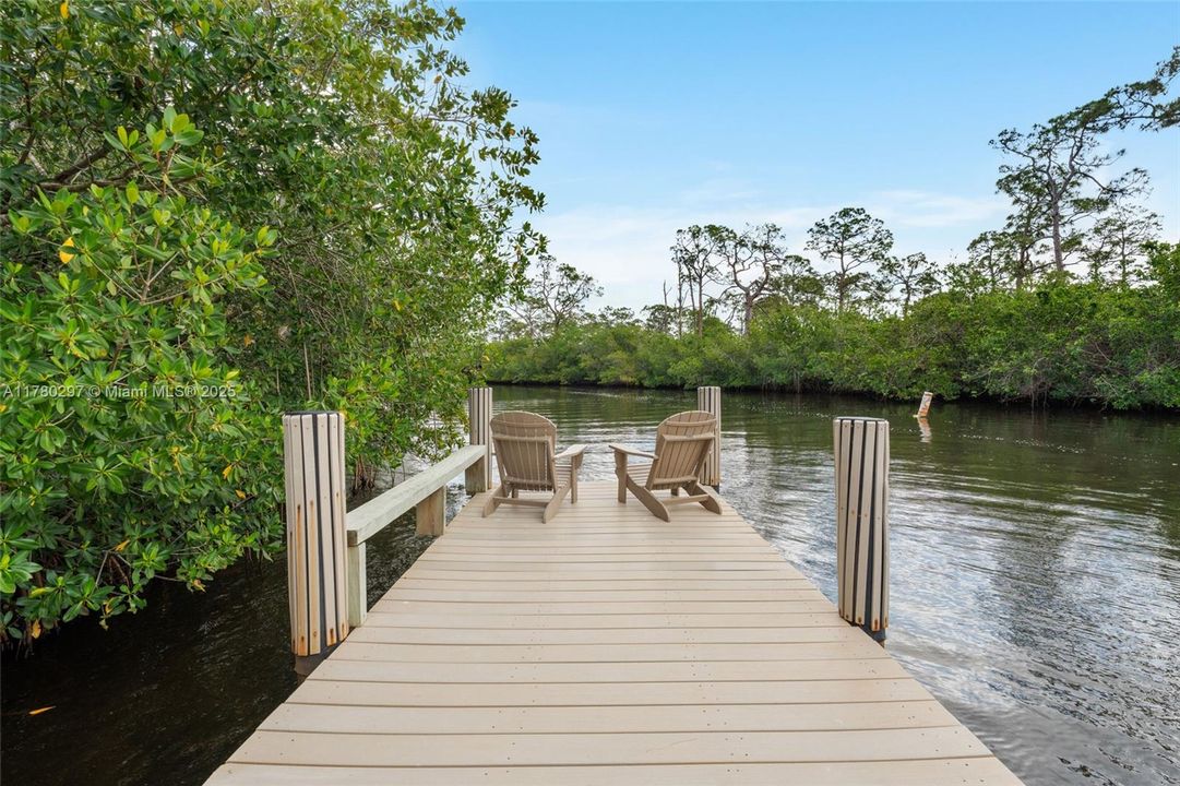 Недавно продано: $2,250,000 (5 спален, 4 ванн, 4000 Квадратных фут)