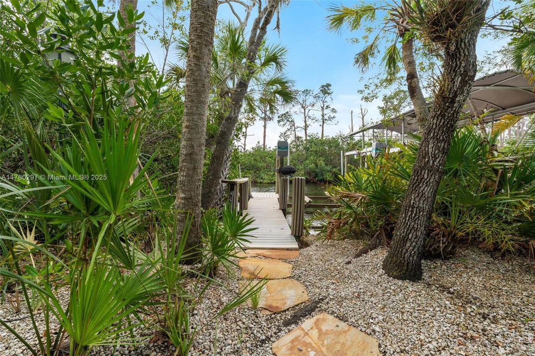 Недавно продано: $2,250,000 (5 спален, 4 ванн, 4000 Квадратных фут)