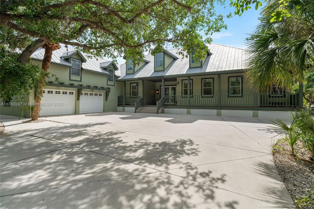 Недавно продано: $2,250,000 (5 спален, 4 ванн, 4000 Квадратных фут)