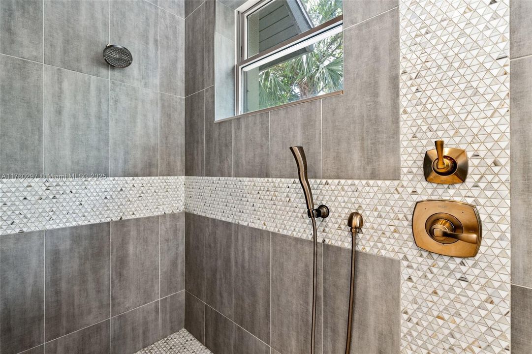 Недавно продано: $2,250,000 (5 спален, 4 ванн, 4000 Квадратных фут)