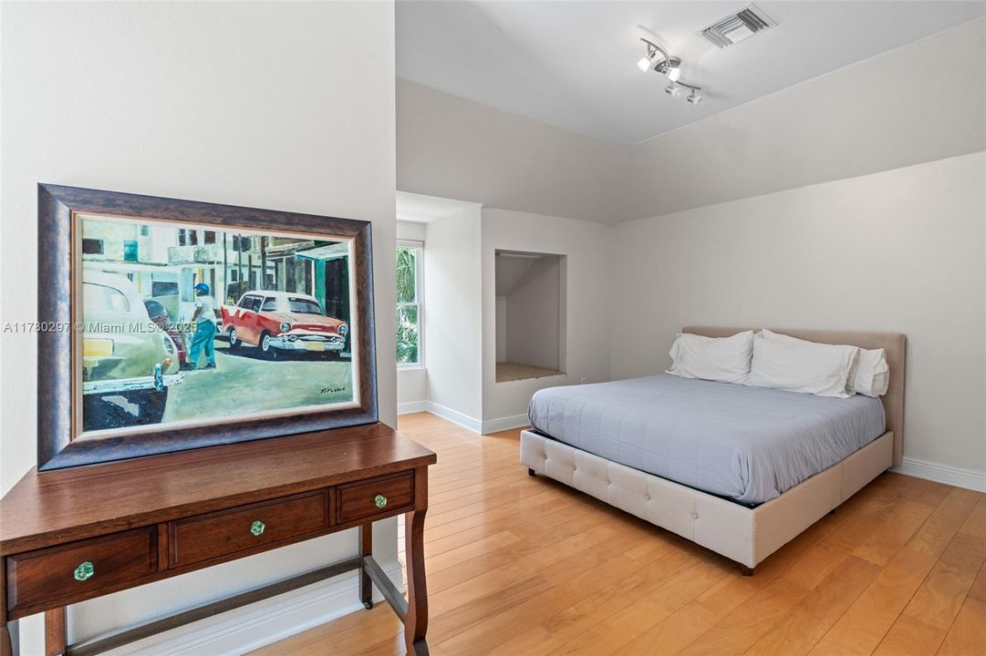 Недавно продано: $2,250,000 (5 спален, 4 ванн, 4000 Квадратных фут)