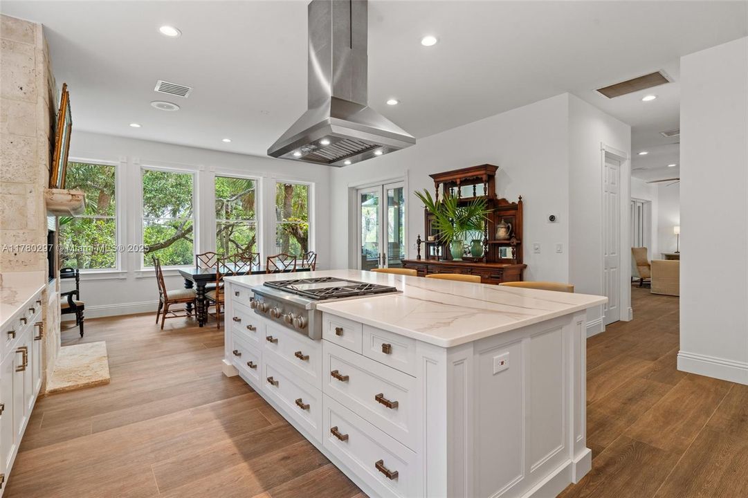 Недавно продано: $2,250,000 (5 спален, 4 ванн, 4000 Квадратных фут)