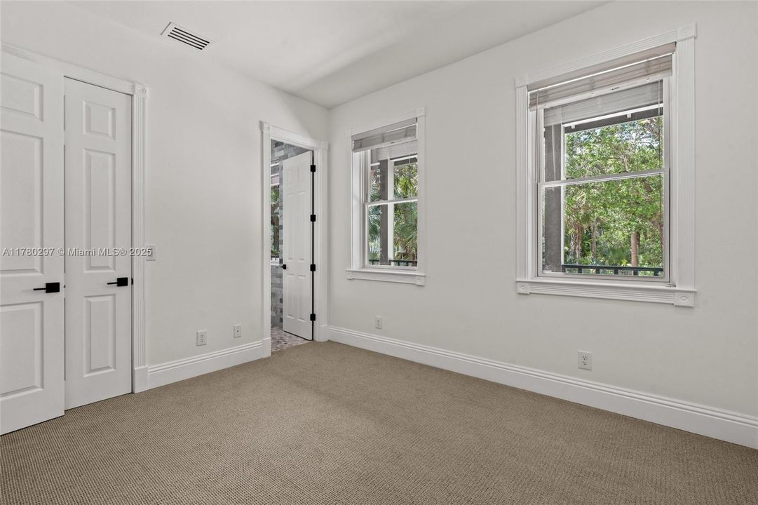 Недавно продано: $2,250,000 (5 спален, 4 ванн, 4000 Квадратных фут)