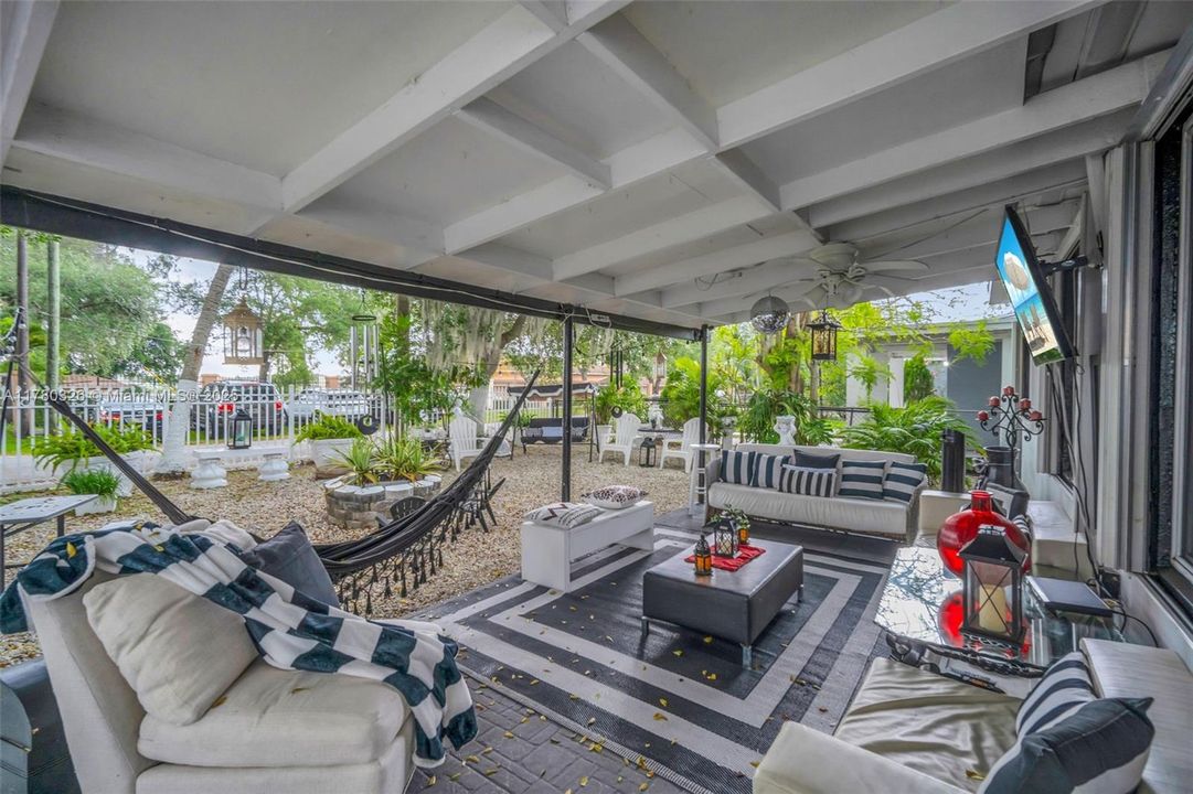 Недавно продано: $463,000 (2 спален, 1 ванн, 1108 Квадратных фут)