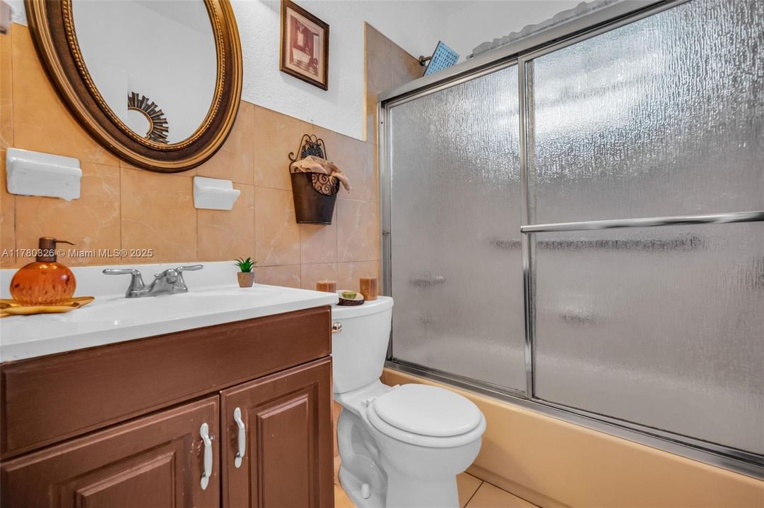 Недавно продано: $463,000 (2 спален, 1 ванн, 1108 Квадратных фут)