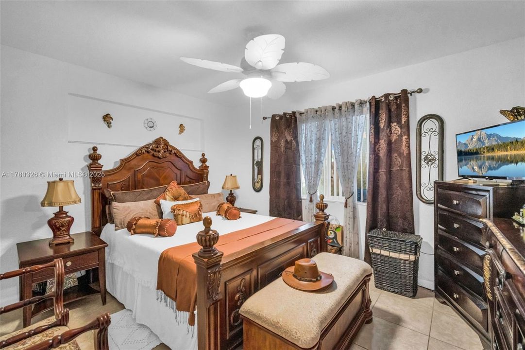 Недавно продано: $463,000 (2 спален, 1 ванн, 1108 Квадратных фут)