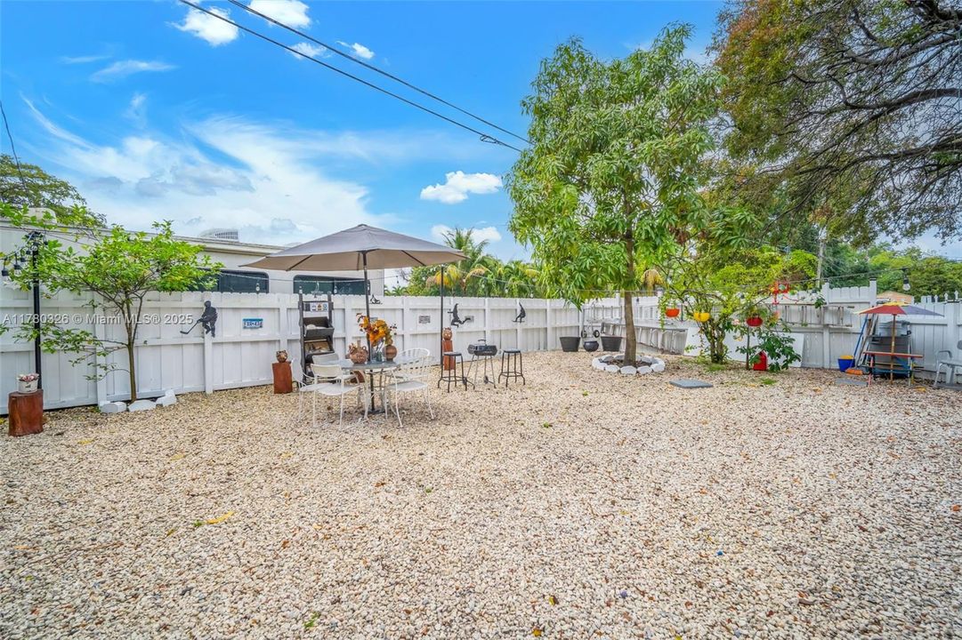 Недавно продано: $463,000 (2 спален, 1 ванн, 1108 Квадратных фут)