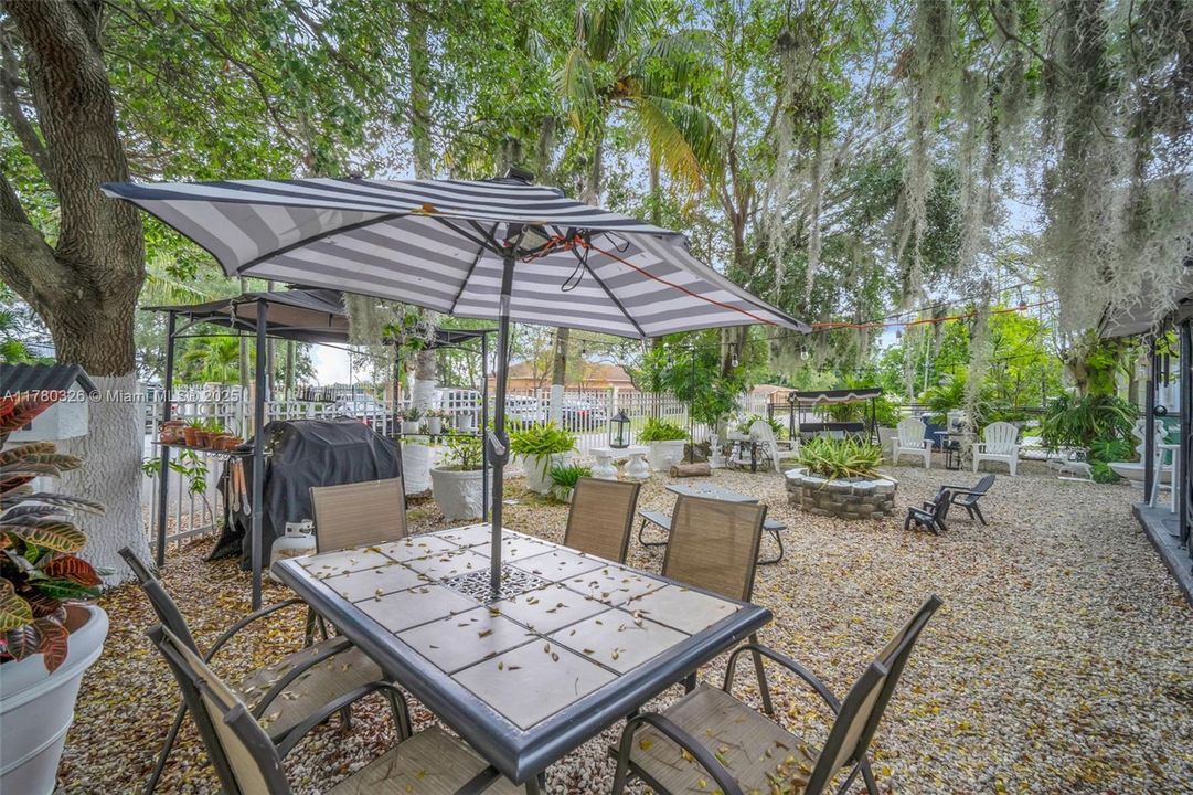 Недавно продано: $463,000 (2 спален, 1 ванн, 1108 Квадратных фут)