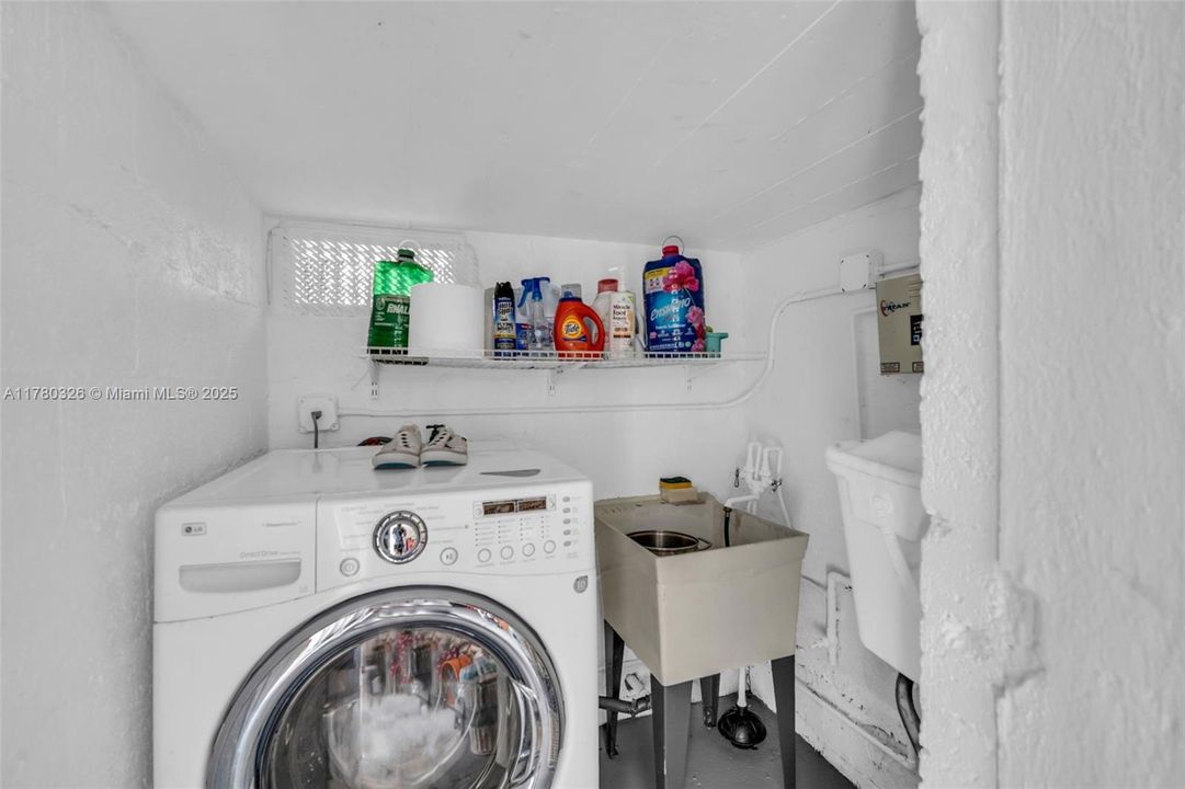 Недавно продано: $463,000 (2 спален, 1 ванн, 1108 Квадратных фут)