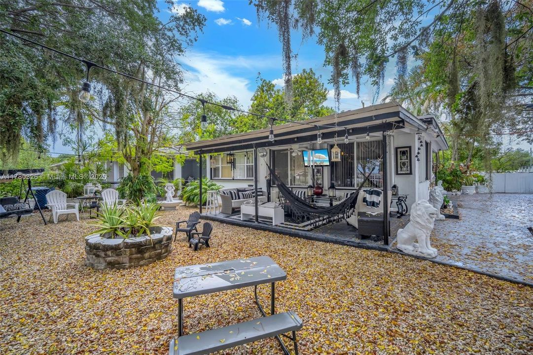 Недавно продано: $463,000 (2 спален, 1 ванн, 1108 Квадратных фут)